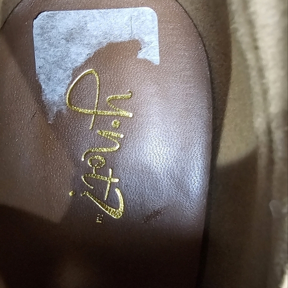 Y-Not? Booties, Size 9 - Picture 9 of 9